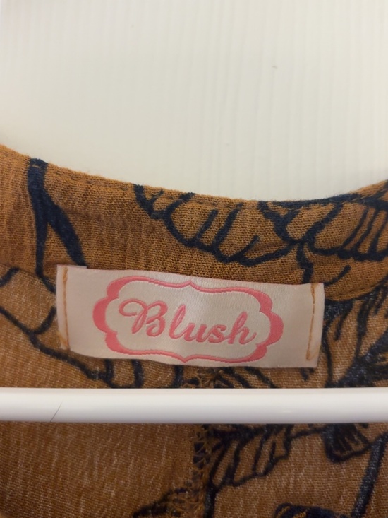 Blush Floral Top - Picture 2 of 2